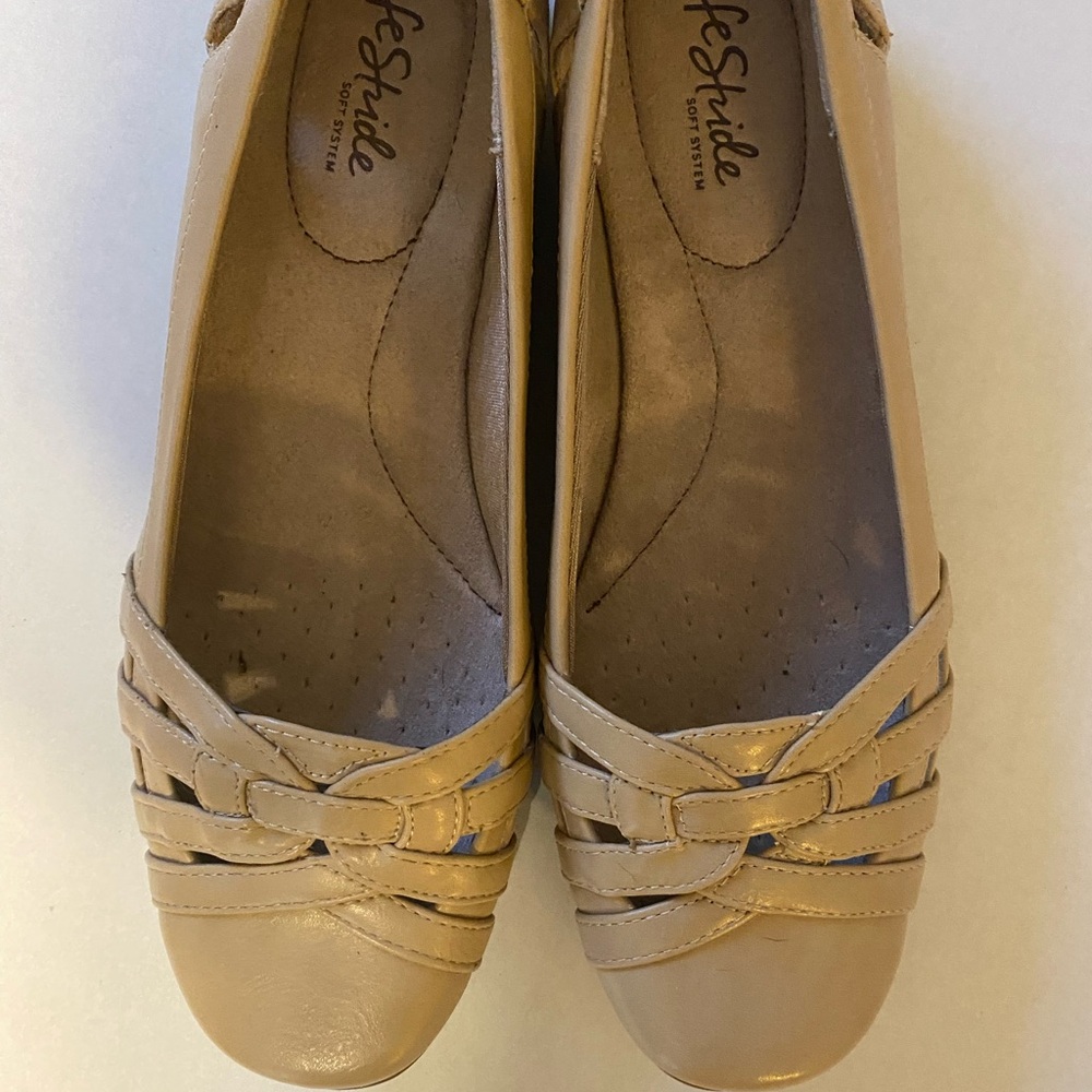 Life Stride Women's Tan Loafers